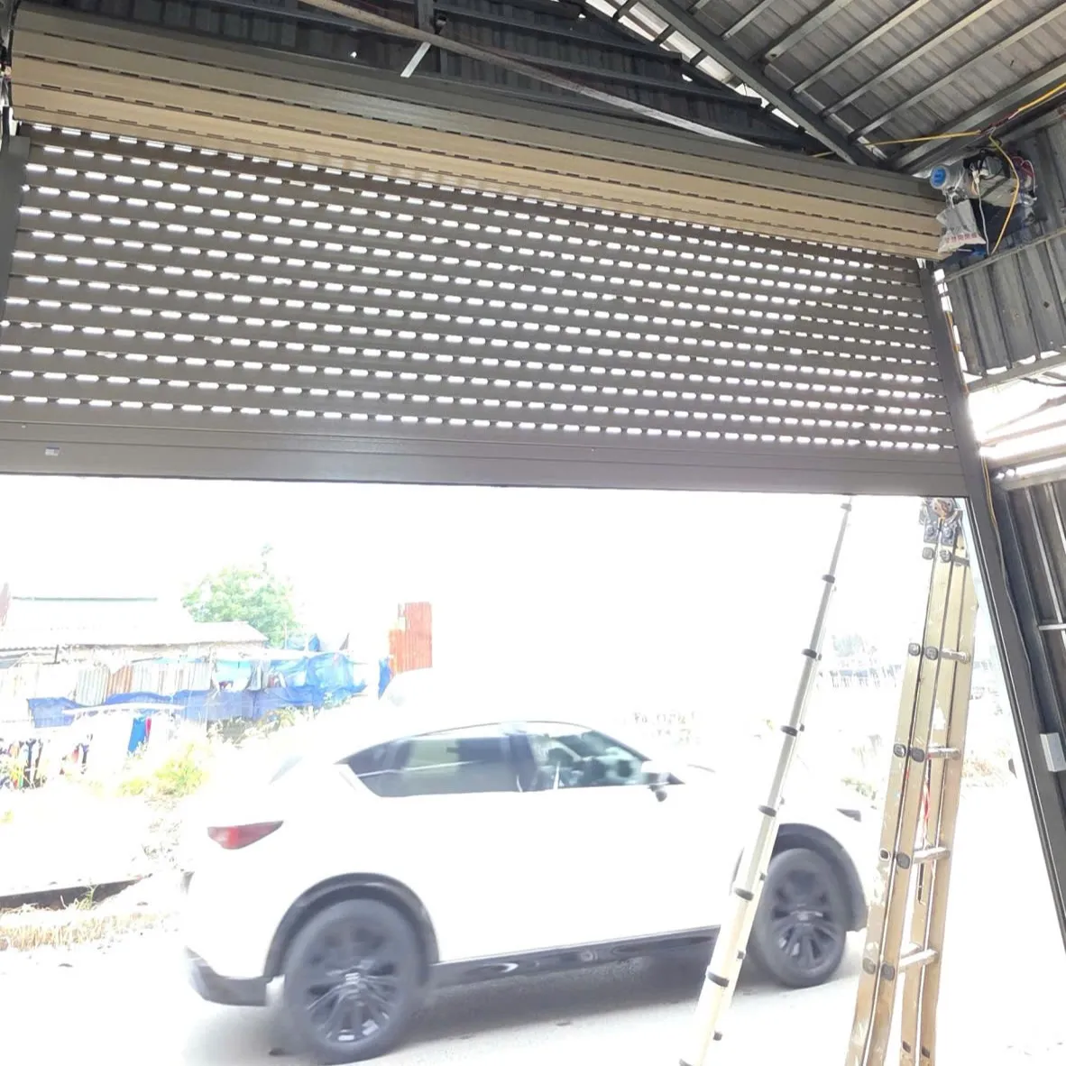 Lắp Đặt Cửa Cuốn Tại Long Biên Nhanh – Có Mặt Ngay Khi Cần