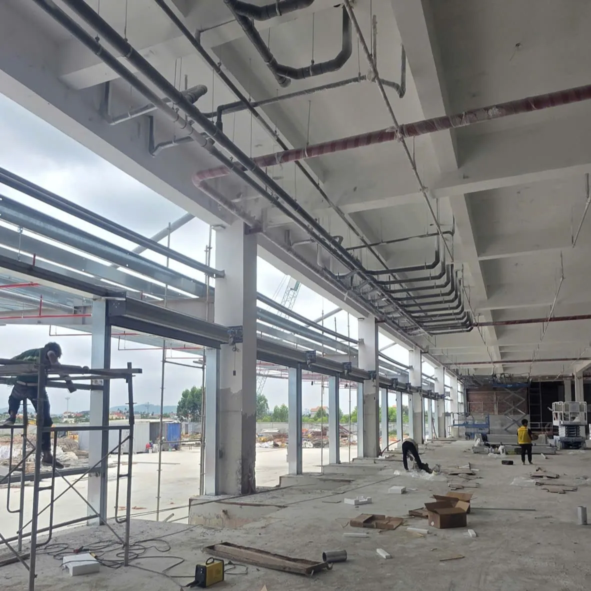 Lắp Đặt Cửa Cuốn Tại Long Biên Nhanh – Có Mặt Ngay Khi Cần