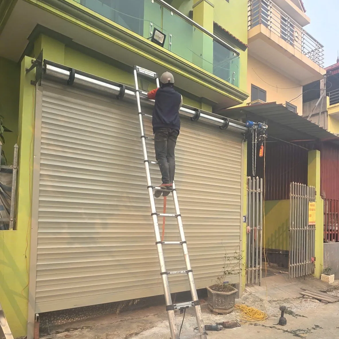 Lắp Đặt Cửa Cuốn Hà Nội Trọn Gói – An Toàn, Tiết Kiệm